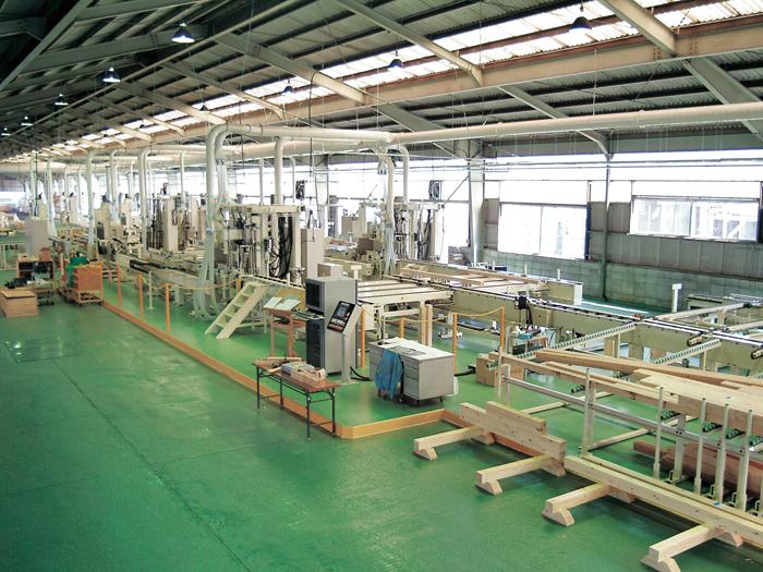 Construction ・ Construction method ・ specification. Structural material that becomes the basic building, The quality of high accuracy at the factory in the Group ・ Has adopted a production management has been pre-cut material. We have created a stable machining accuracy of the high structural material by automated pre-cut material. 