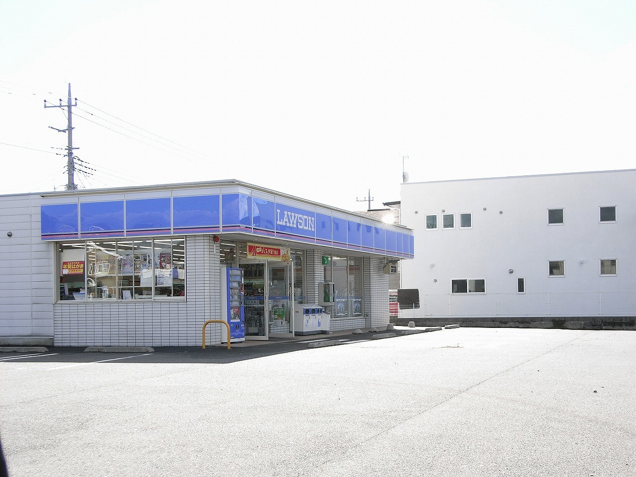 Convenience store. 710m until Lawson Nishifuruuchi store (convenience store)