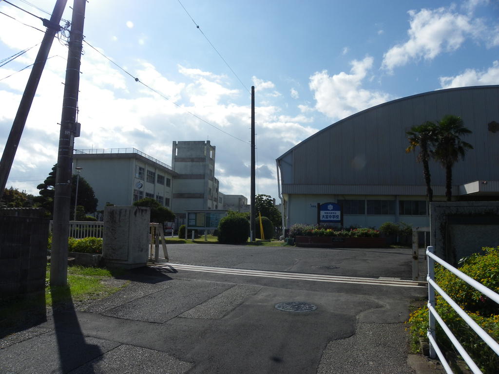 Junior high school. Hitachiōmiya stand Omiya junior high school (junior high school) to 715m