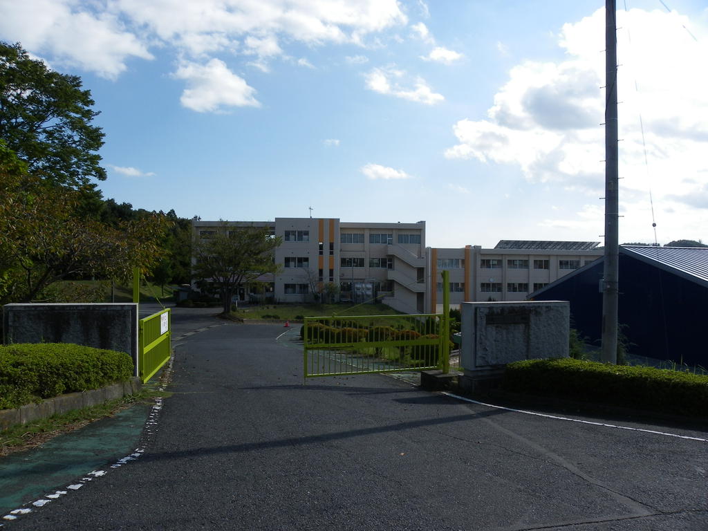 Primary school. Hitachi 725m to Omiya Municipal Omiya Nishi Elementary School (elementary school)