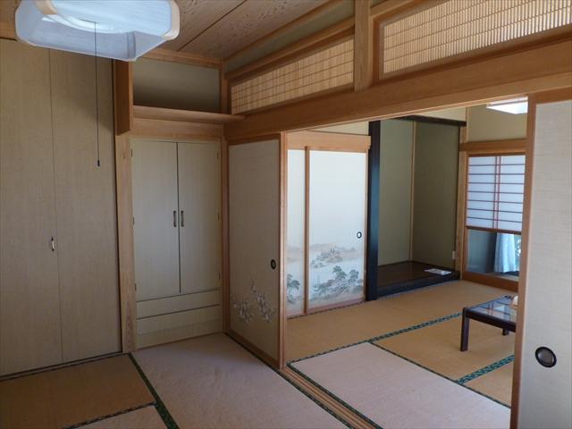 Non-living room. Quiet atmosphere of the Japanese-style room, There is also a alcove