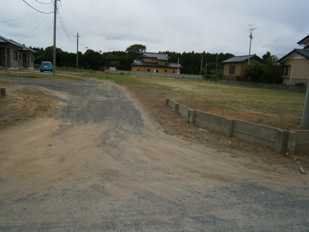 Local photos, including front road. Has been subdivided so that the position designated road. 