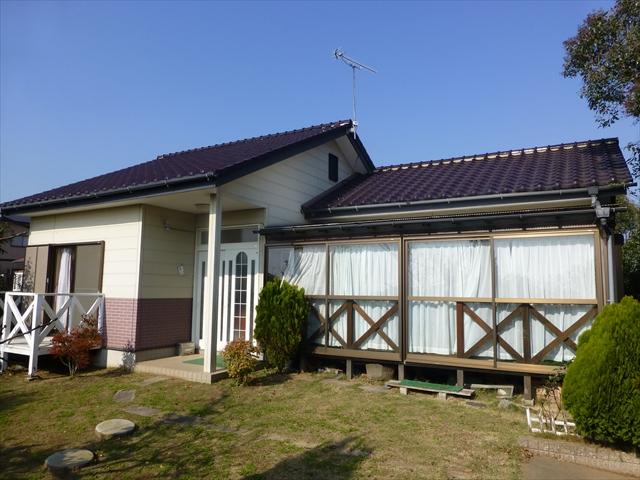 Local appearance photo. It is the appearance of calm in the tile roof