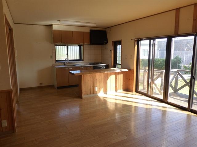 Living. Wood deck of the garden is visible from the living room