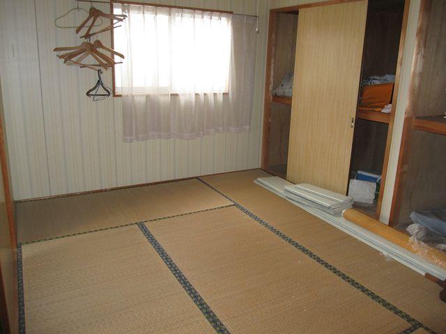 Other introspection. There is also a tatami room