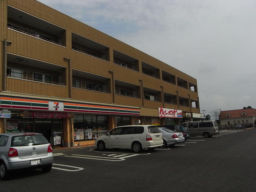 Convenience store. 661m to Seven-Eleven Ami Arakawahongo shop