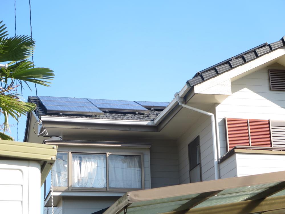 Local appearance photo. It will be renovation before appearance.  It comes with a solar panel on the roof. 