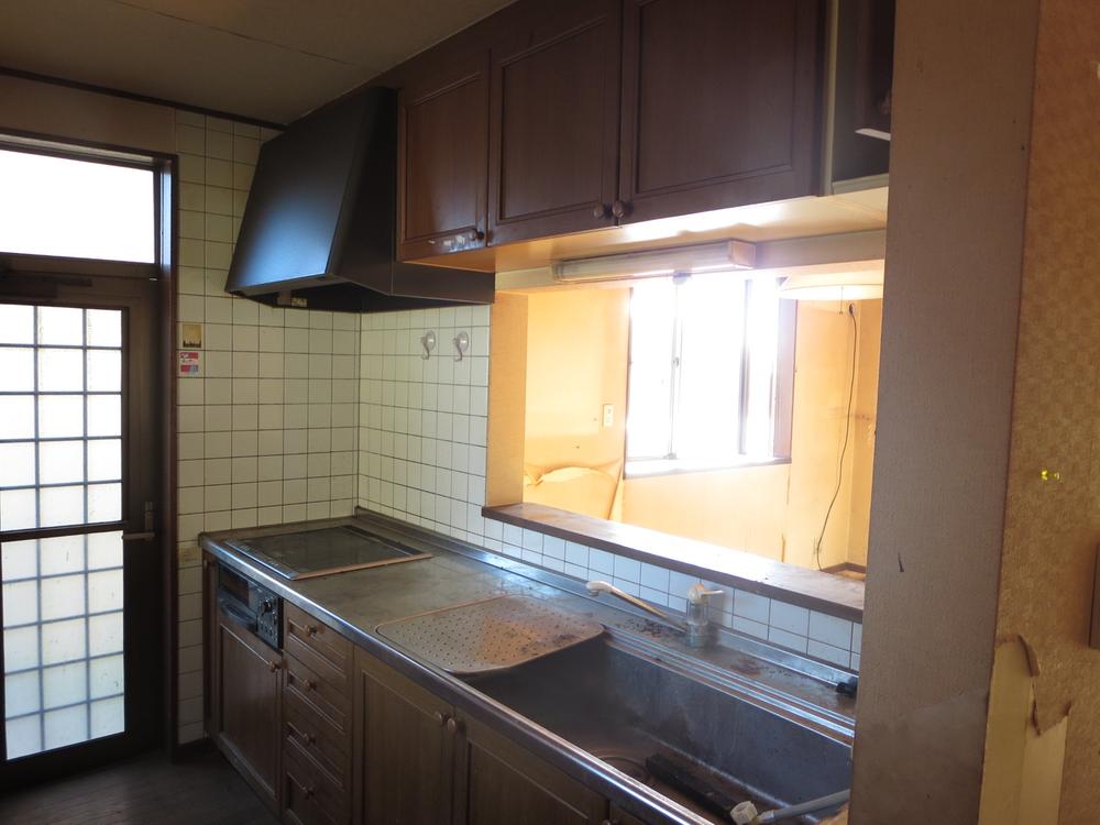 Kitchen. System is a kitchen replacement plan. 