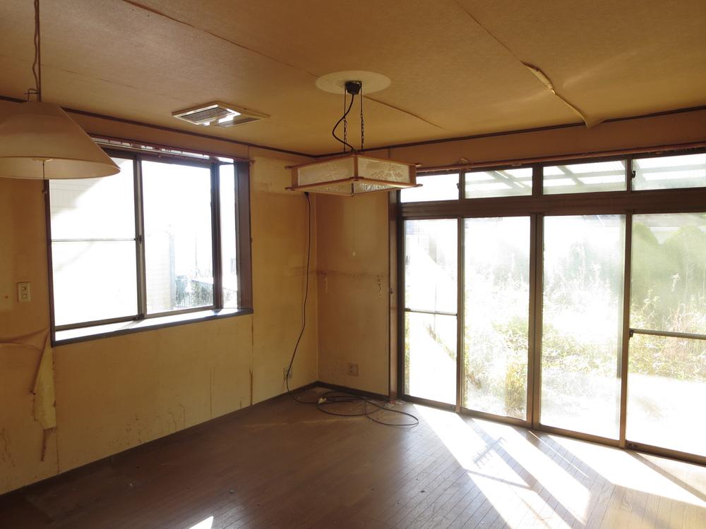 Living. It will be living.  ceiling ・ It is a cross-paste replacement schedule of the wall. 