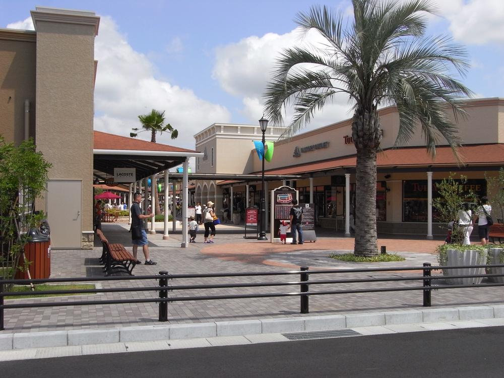 Shopping centre. Ami to outlet 5400m