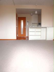 Living and room.  ☆ 1F flooring 2F carpet ☆ 