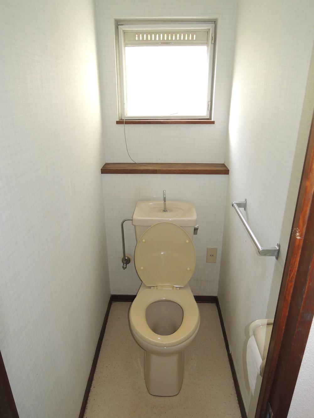 Toilet. Indoor (11 May 2012) shooting
