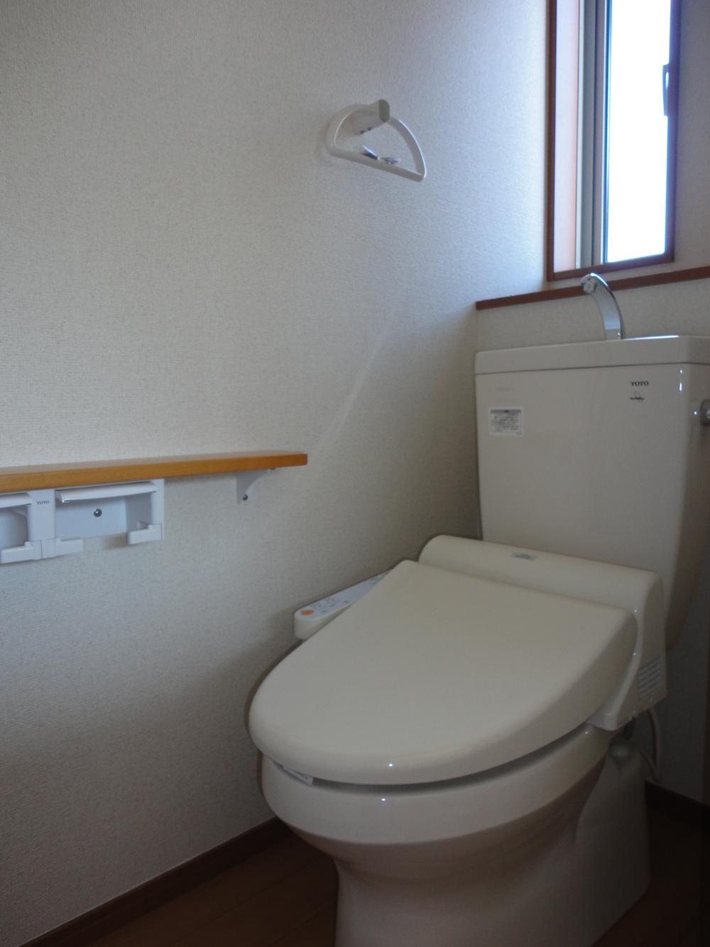 Toilet. (Building 2) same specification