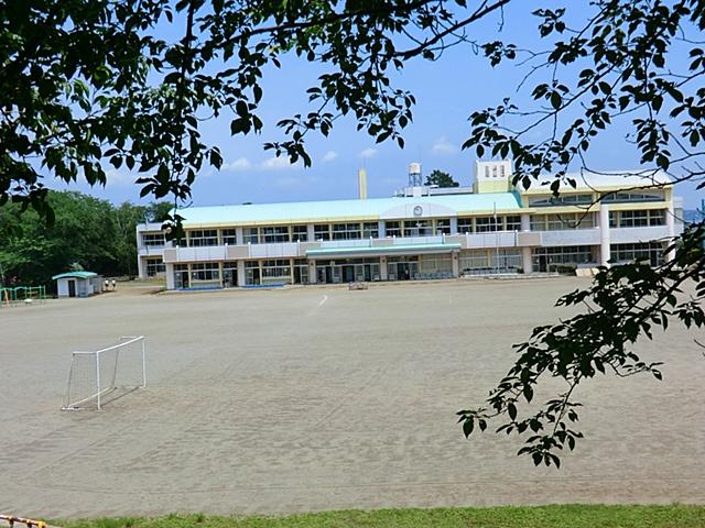 Primary school. Ami Municipal Funashima to elementary school 850m