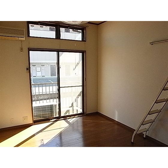 Living and room.  ☆ Popular with loft property ☆ 
