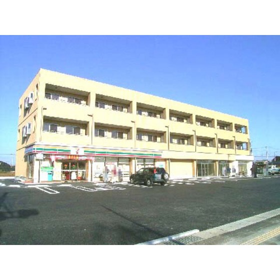 Convenience store. 540m to Seven-Eleven (convenience store)