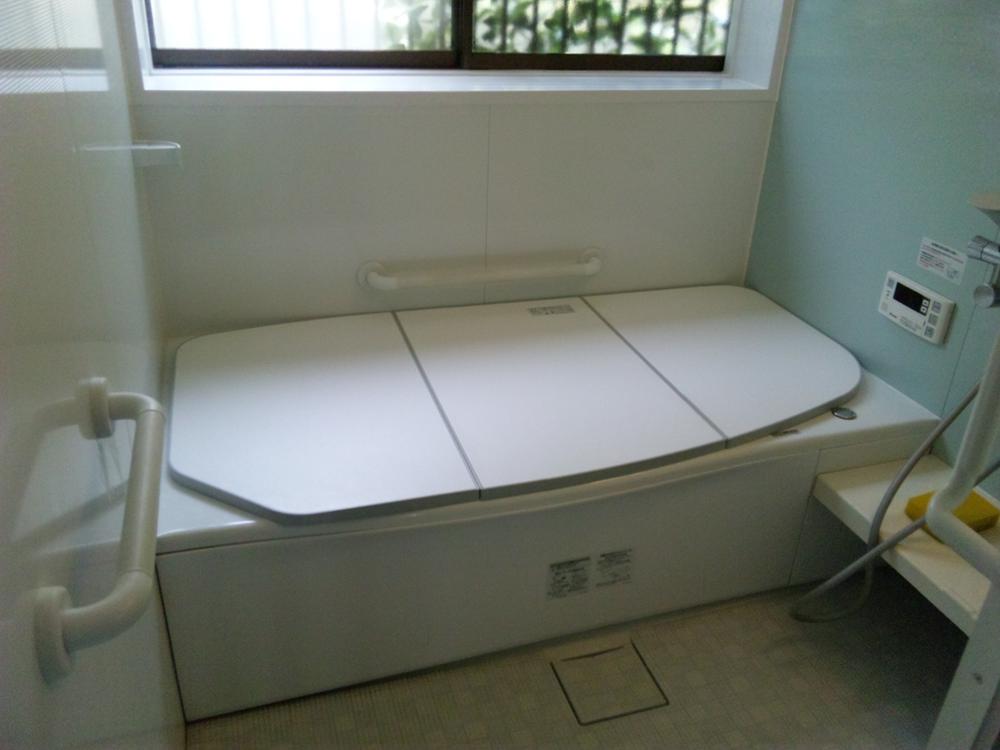 Bathroom. H24 is already renovation. 