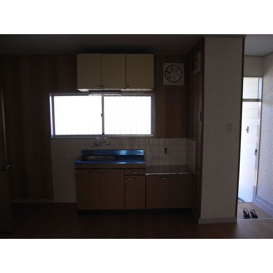 Kitchen. Because there is a window Jiang ventilation ◎
