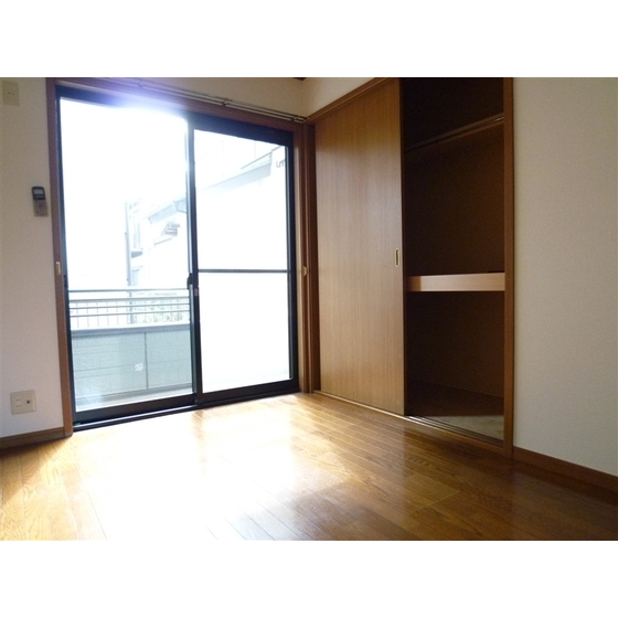 Living and room. Storage is also available in each room ☆ 
