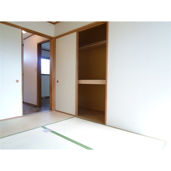 Living and room. Japanese-style room ☆ Renovation consultation possible to the Western-style! 