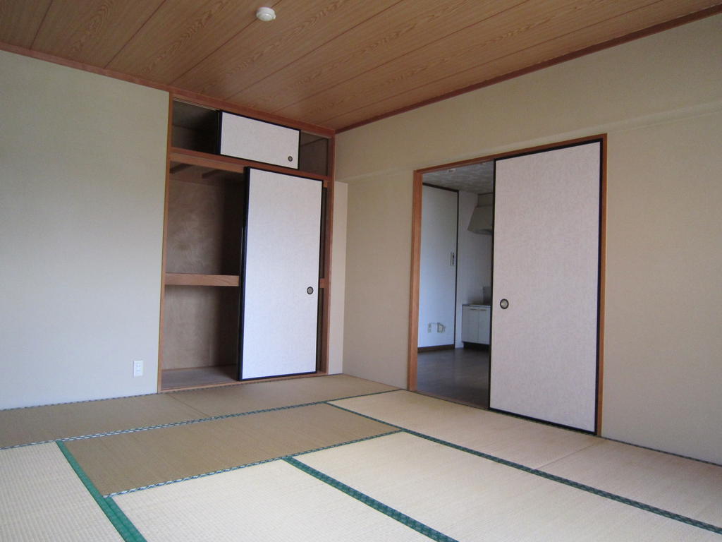 Other room space. 10 Pledge Japanese-style room