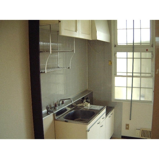 Kitchen. Ventilation in there is a small window ◎