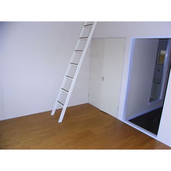 Living and room. Loft with storage plenty ◎