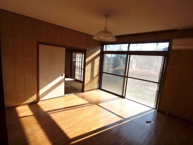 Non-living room. Indoor (12 May 2013) Shooting. The first floor the middle of the Western-style 8 tatami. 