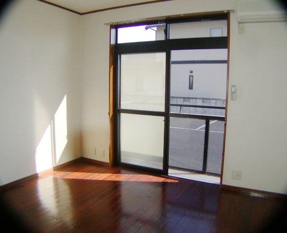 Living and room. Shoot the veranda from Western-style.