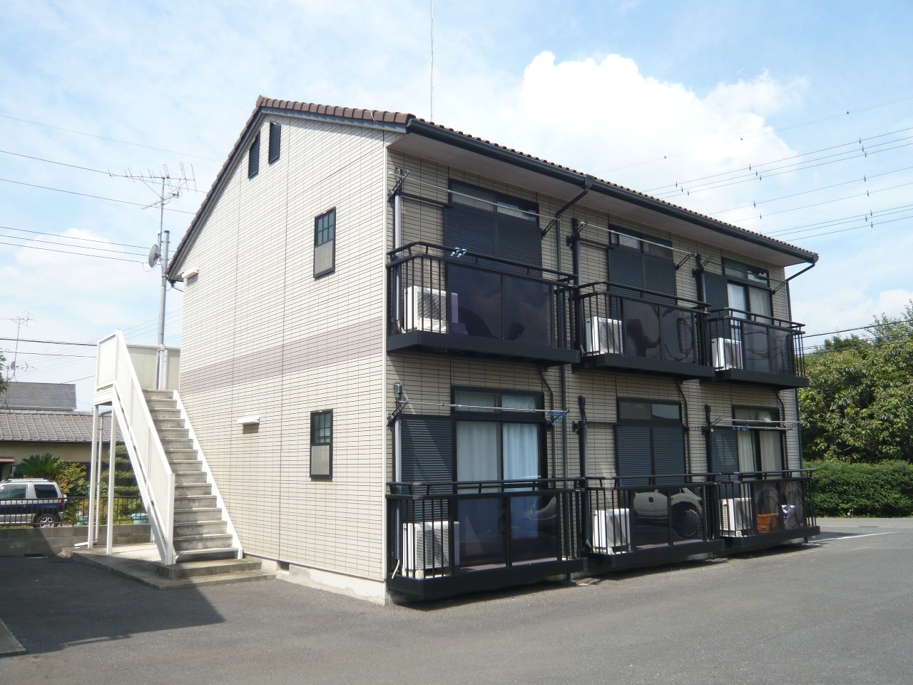Building appearance. Shutter ・ It comes with a veranda.
