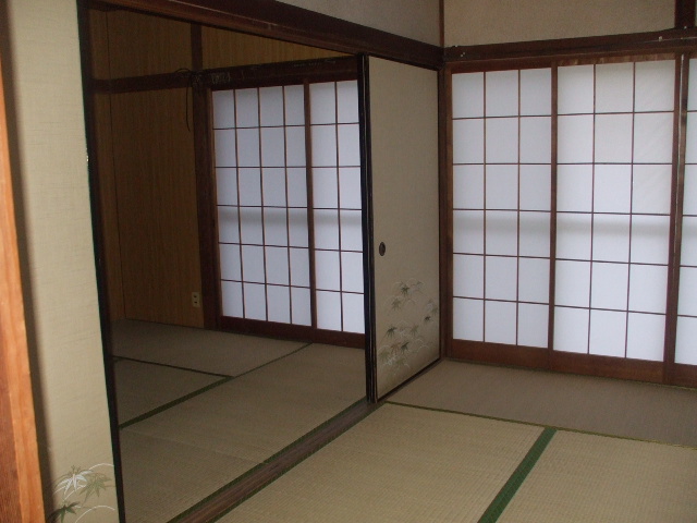 Living and room. Tatami Kawasumi. 