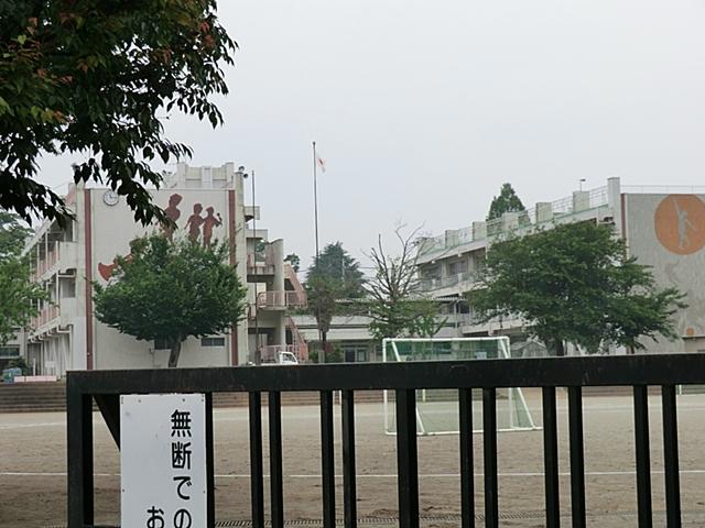 Primary school. 2000m to Joso City Mitsukaido Elementary School