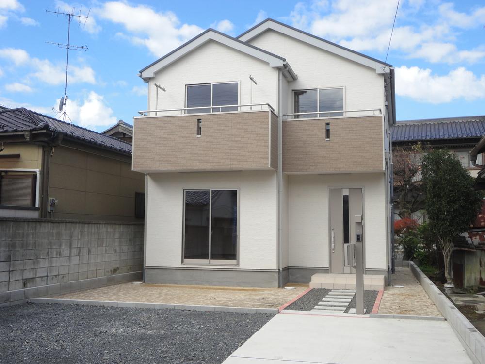 Local appearance photo. Local (10 May 2013) Shooting