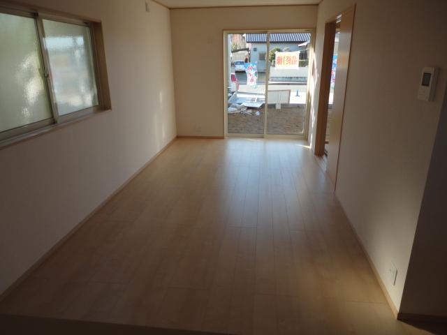 Living. Indoor (12 May 2013) Shooting Building 3 It is adjacent to the living of the Japanese-style room. 