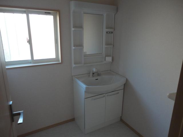 Wash basin, toilet. Indoor (12 May 2013) Shooting Building 3