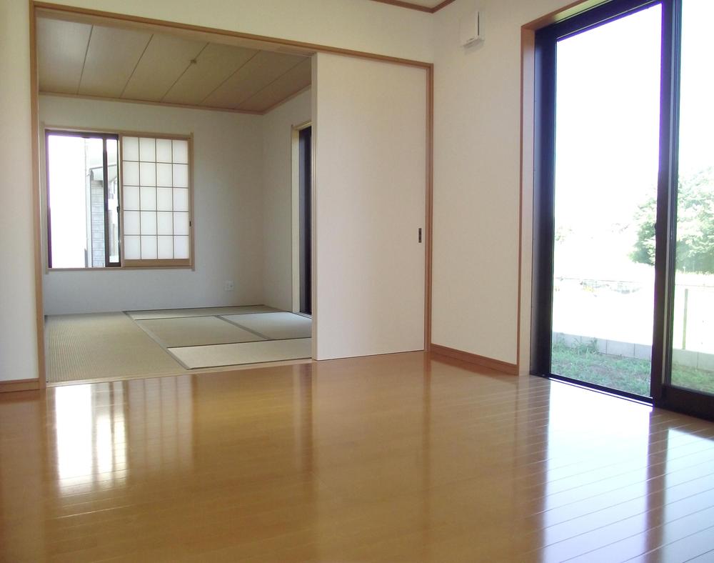 Same specifications photos (living)