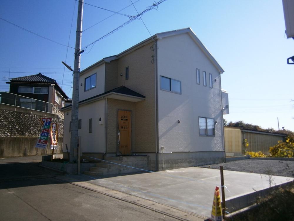 Local appearance photo. Local (11 May 2013) Shooting