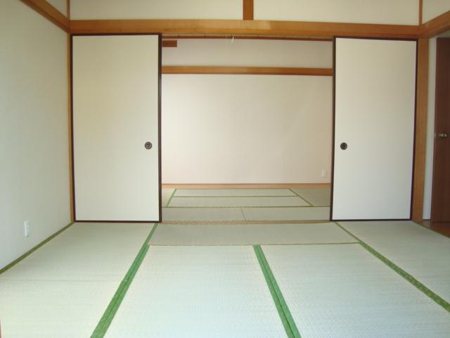 Non-living room. Tsuzukiai of Japanese-style room, which was less by now of age. If there is a Japanese-style room, I can space to settle down