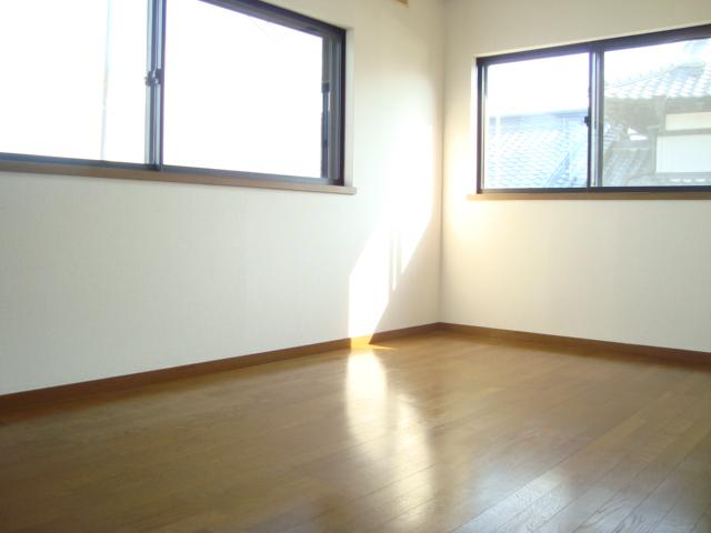 Non-living room. Second floor southeast side Western-style. It may hit yang, It is perfect in the nursery