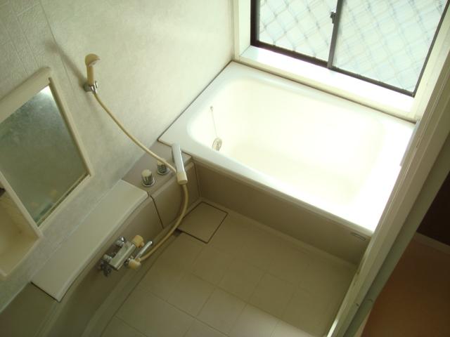 Bathroom. In exchange for bath faucets only, It is cleaning finish. Please heal the fatigue of the day