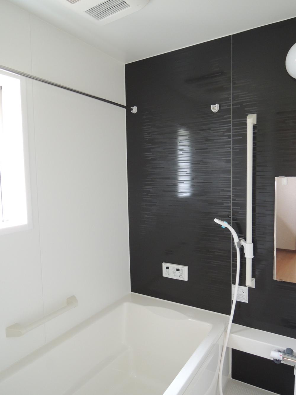 Power generation ・ Hot water equipment. House Tech Co., Ltd. Unit is a bus. 