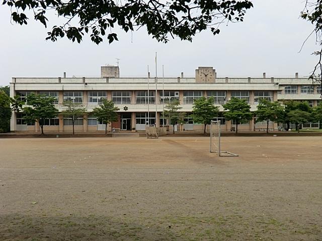 Primary school. 1800m to Joso City Toyooka Elementary School