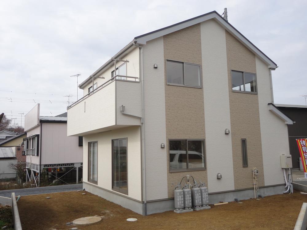 Local appearance photo. Local (12 May 2013) Shooting