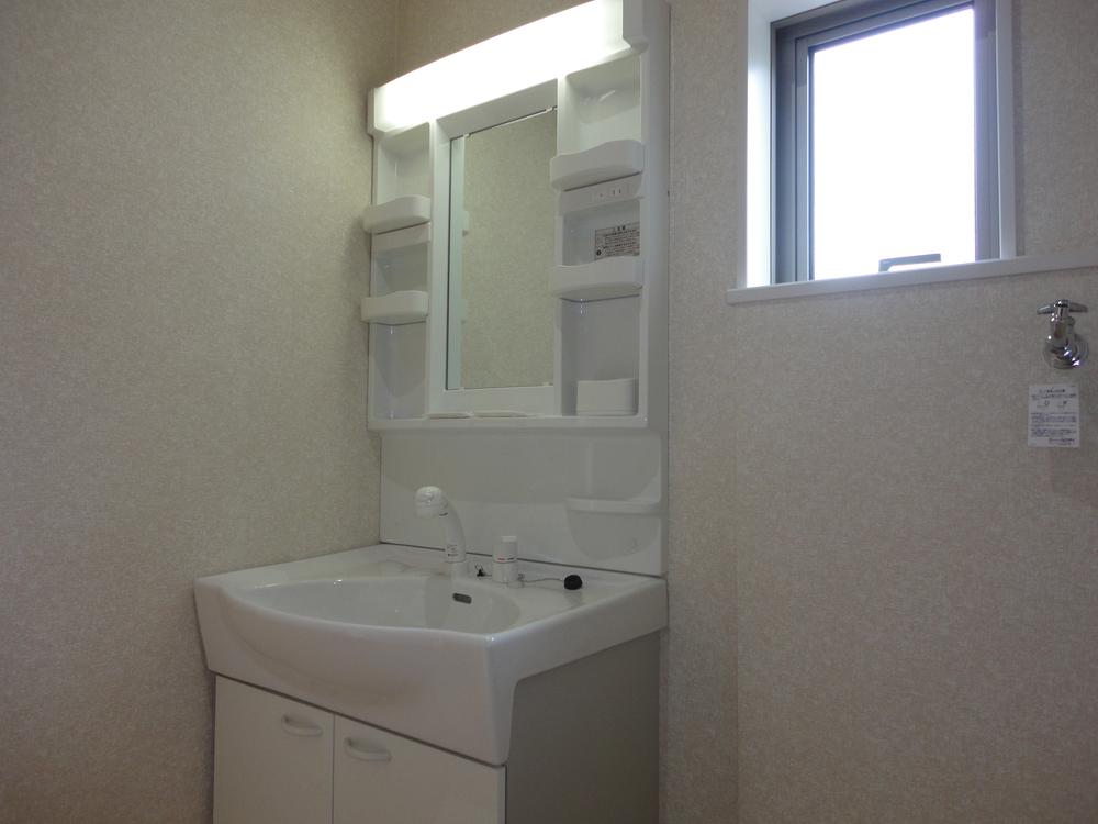 Wash basin, toilet. Indoor (12 May 2013) Shooting