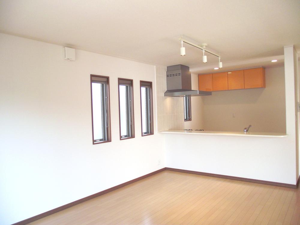 Same specifications photos (living)