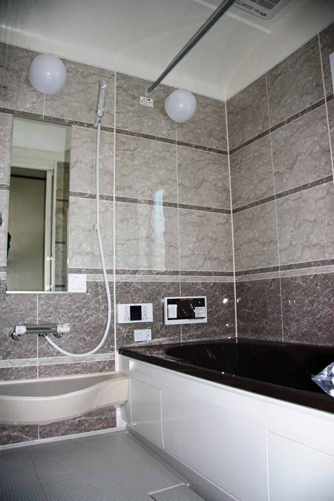 Same specifications photo (bathroom). 016 buildings