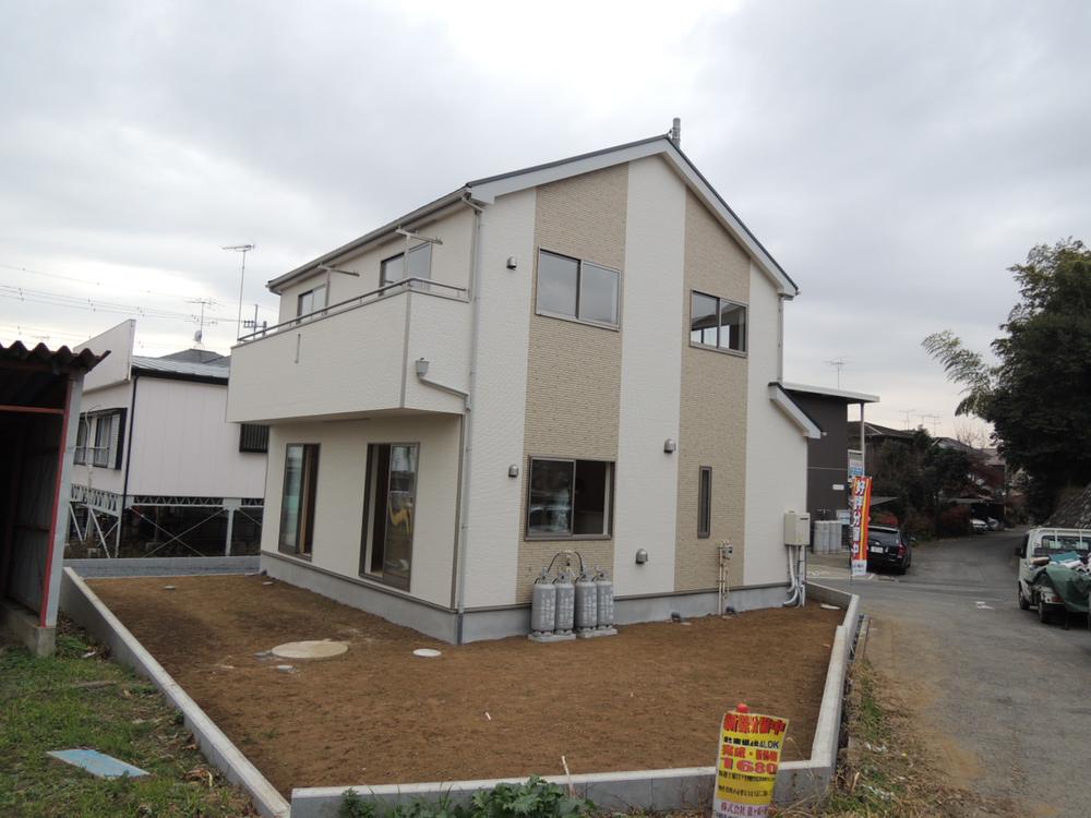 Local appearance photo. Local (12 May 2013) Shooting