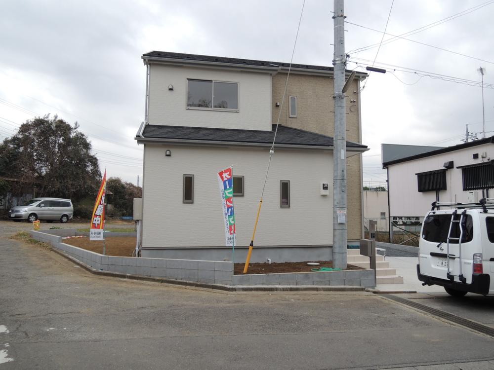 Local photos, including front road. Local (12 May 2013) Shooting