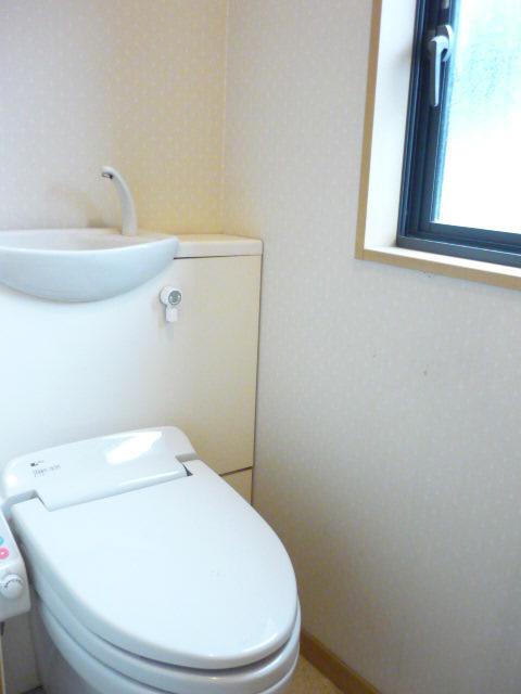 Toilet. With a heated toilet seat. Toilet bright! 