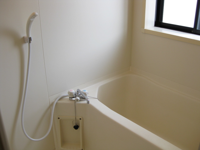 Bath. Marked with bathroom-ventilated of easy window! 